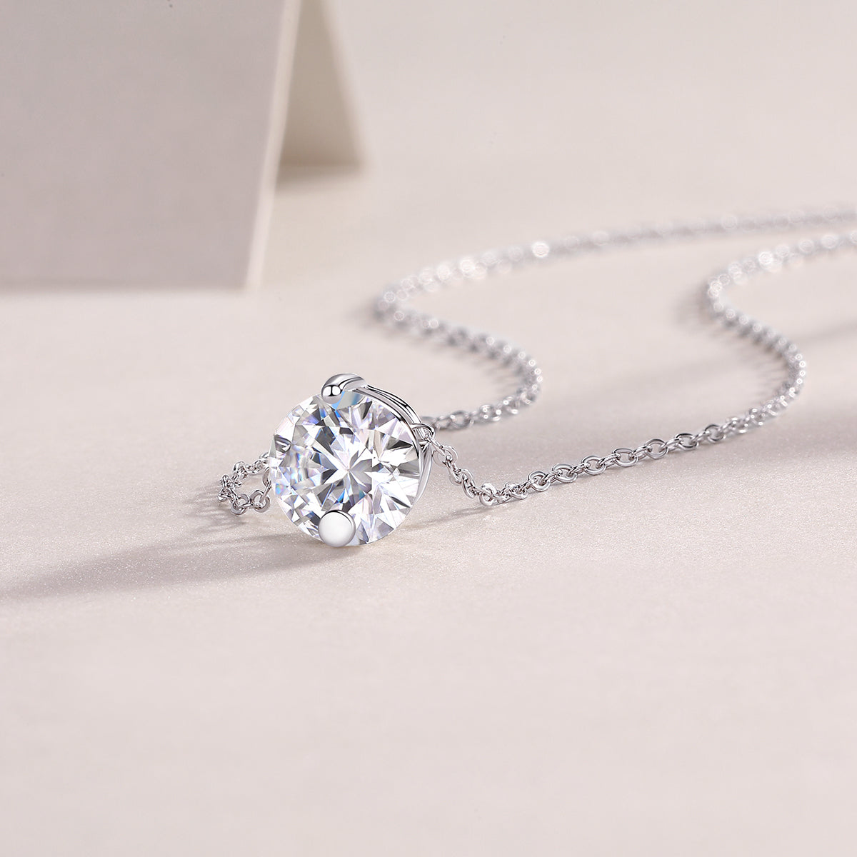 Simple Pleasure - A Fashionable And Luxurious Diamond Jewelry Pendant Set With 2-carat Moissanite S925 Sterling Silver And Platinum Plating