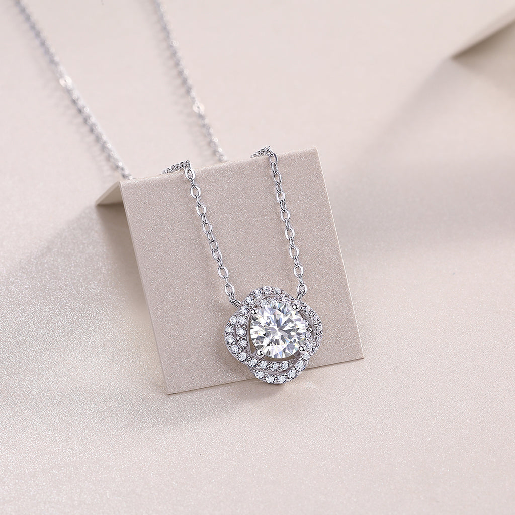 Lucky Flower - A Fashionable And Luxurious Diamond Jewelry Pendant Set With 1-carat Moissanite S925 Sterling Silver And Platinum Plating