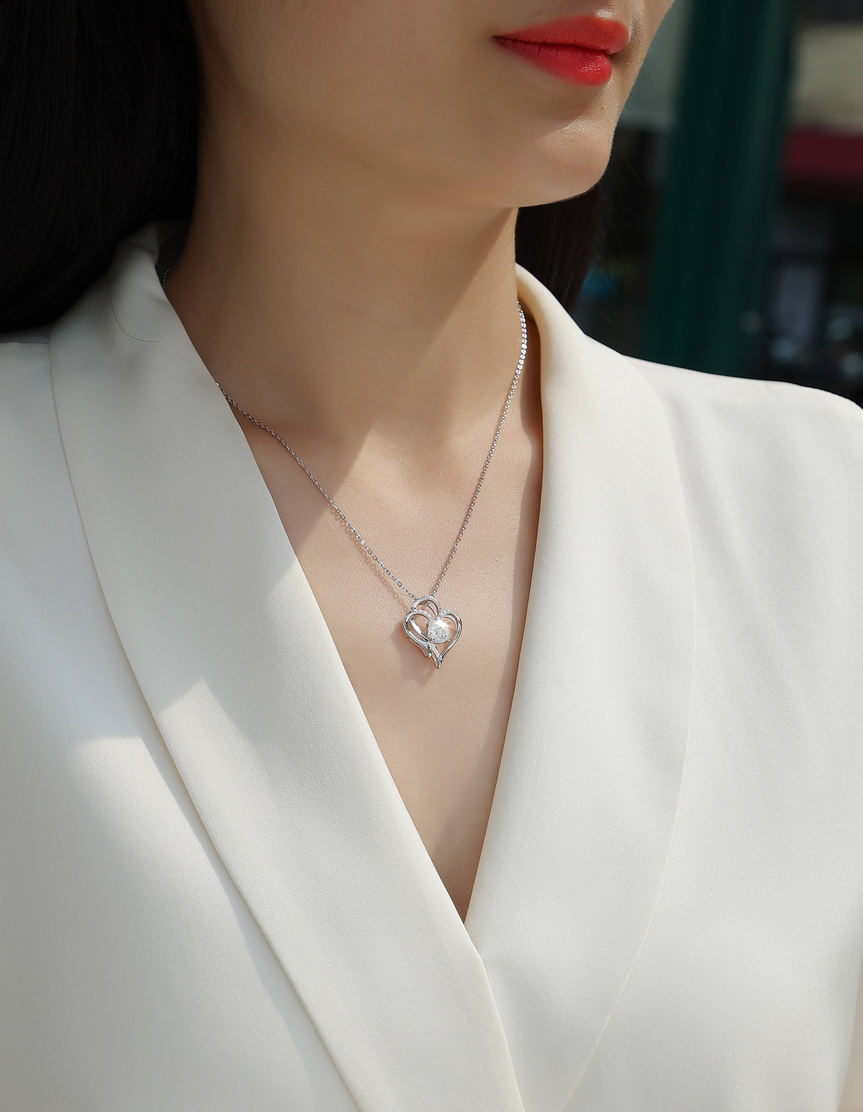 Heart To Heart - A Fashionable And Luxurious Diamond Jewelry Pendant Set With 1-carat Moissan Diamond S925 Sterling Silver And Platinum Plating